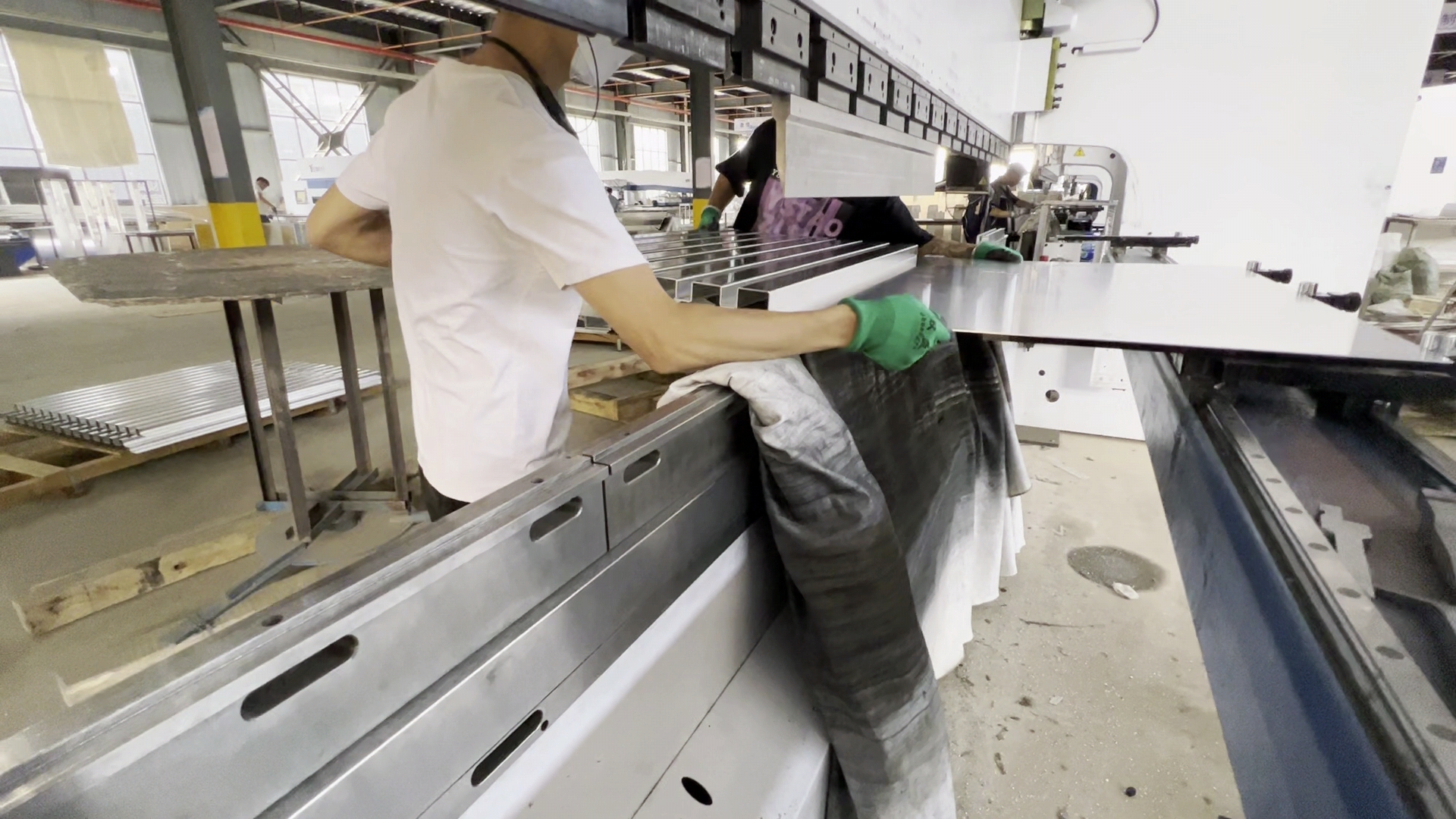 云南鋁單板是怎么進(jìn)行折彎的？云南鋁單板廠家